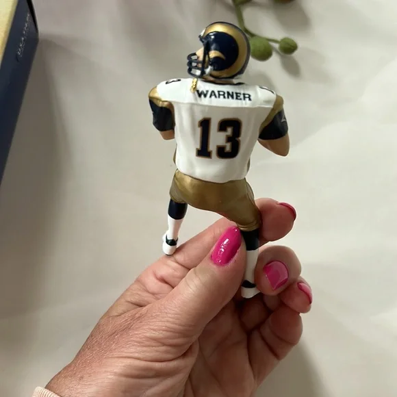 Hallmark Keepsake Ornament Collector’s Series Kurt Warner Football Legends - Picture 4 of 7